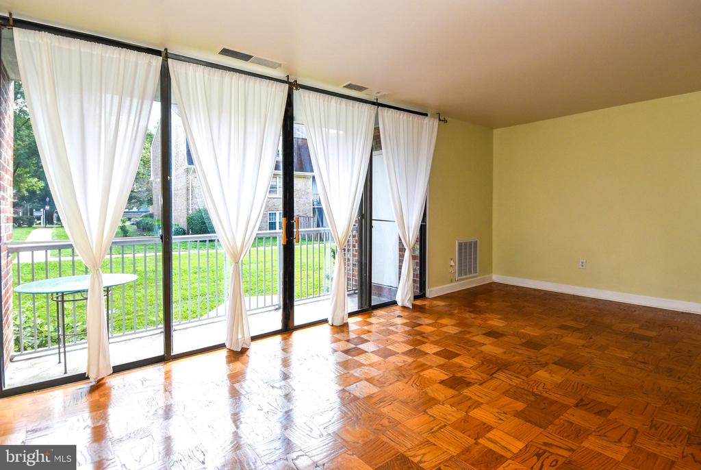 744 QUINCE ORCHARD BOULEVARD Unit: 744-102
