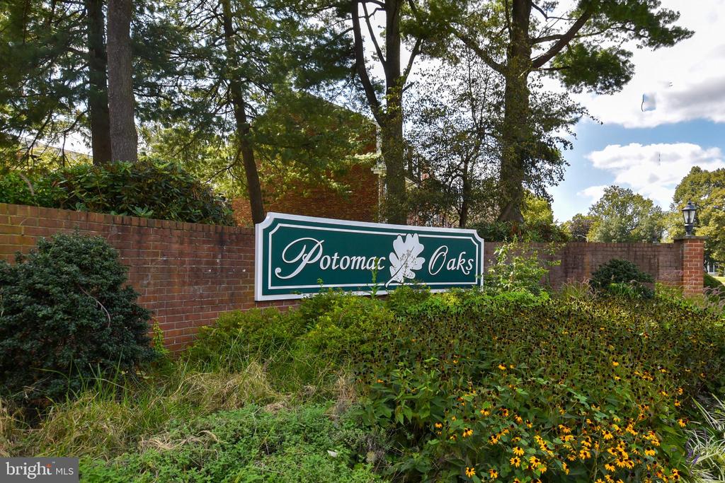 744 QUINCE ORCHARD BOULEVARD Unit: 744-102