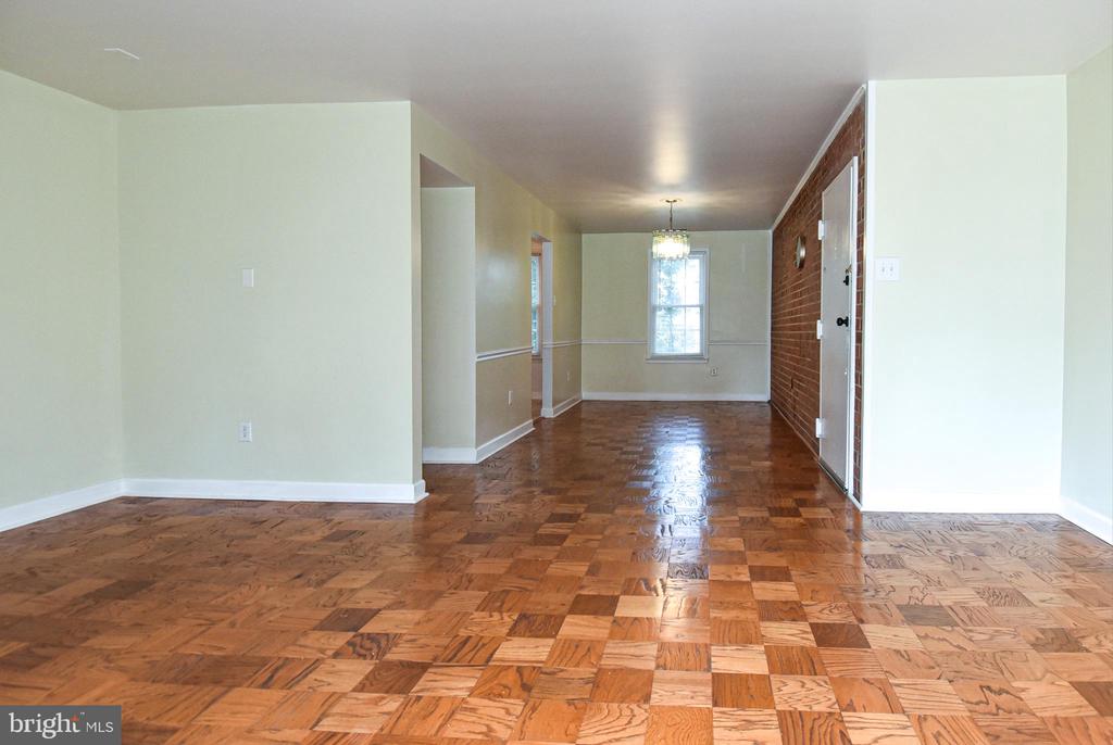 744 QUINCE ORCHARD BOULEVARD Unit: 744-102