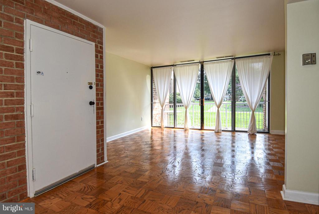 744 QUINCE ORCHARD BOULEVARD Unit: 744-102
