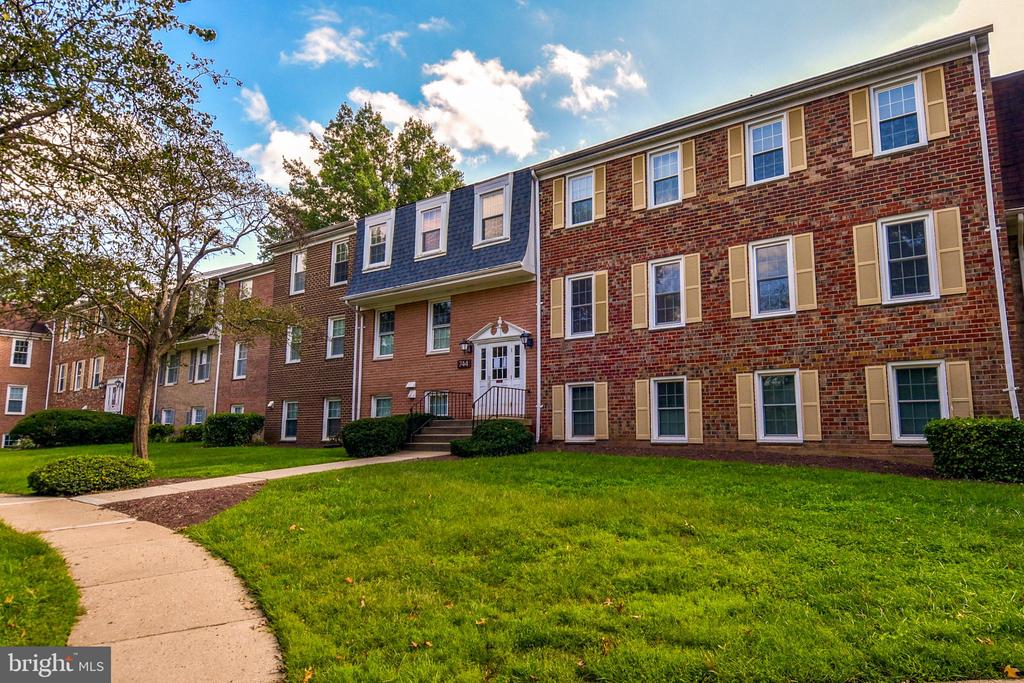 744 QUINCE ORCHARD BOULEVARD Unit: 744-102