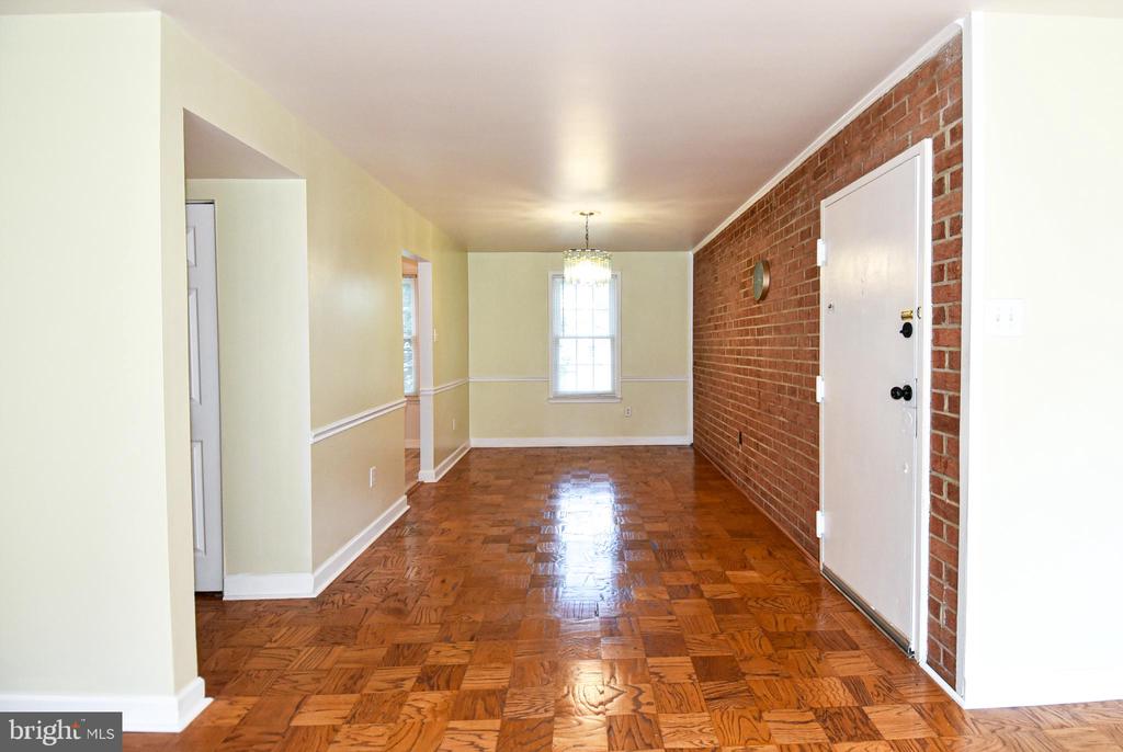 744 QUINCE ORCHARD BOULEVARD Unit: 744-102