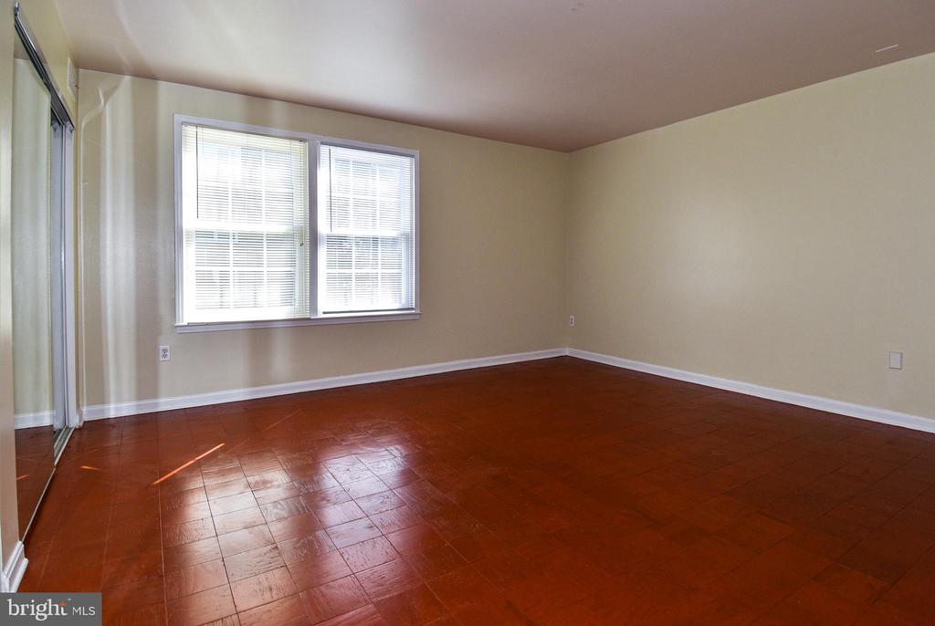 744 QUINCE ORCHARD BOULEVARD Unit: 744-102