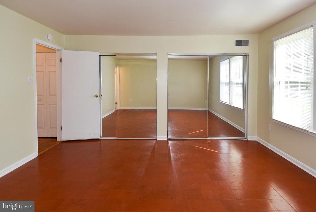 744 QUINCE ORCHARD BOULEVARD Unit: 744-102