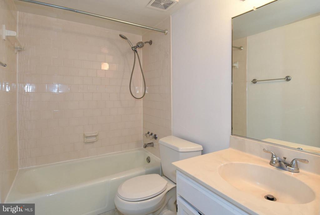 744 QUINCE ORCHARD BOULEVARD Unit: 744-102