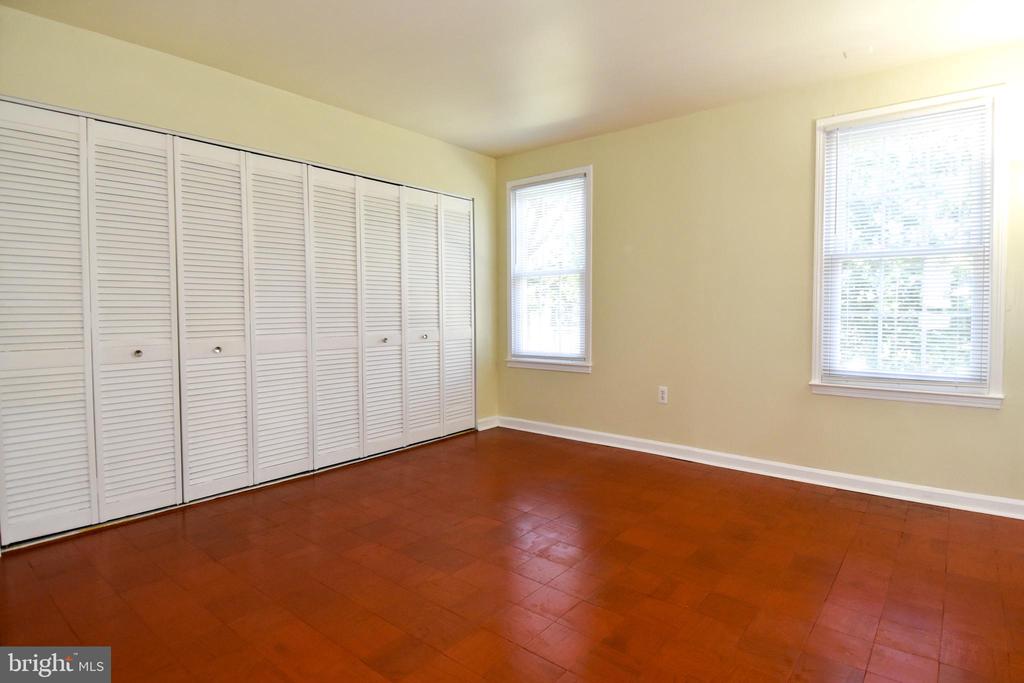 744 QUINCE ORCHARD BOULEVARD Unit: 744-102
