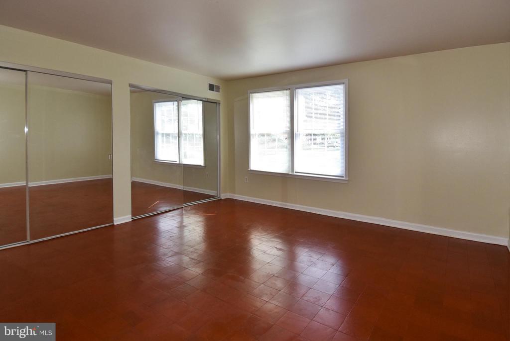 744 QUINCE ORCHARD BOULEVARD Unit: 744-102