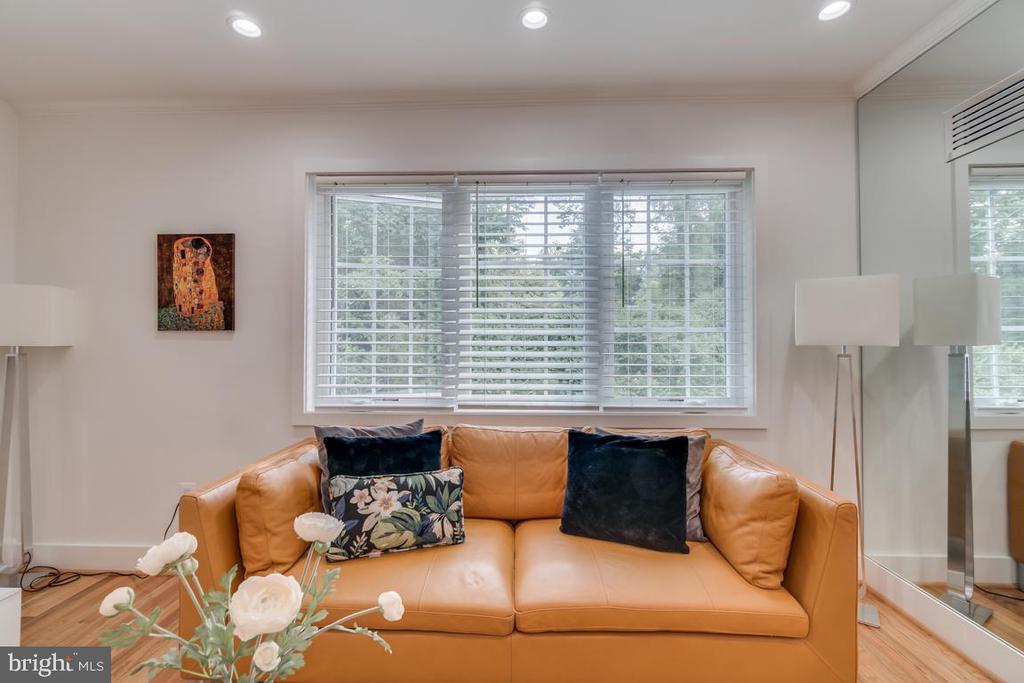 5318 POOKS HILL ROAD Unit: 305