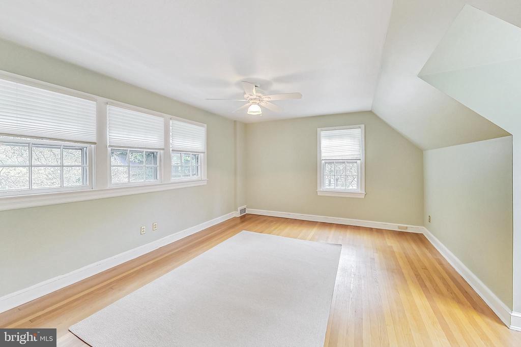 9620 KENSINGTON PARKWAY