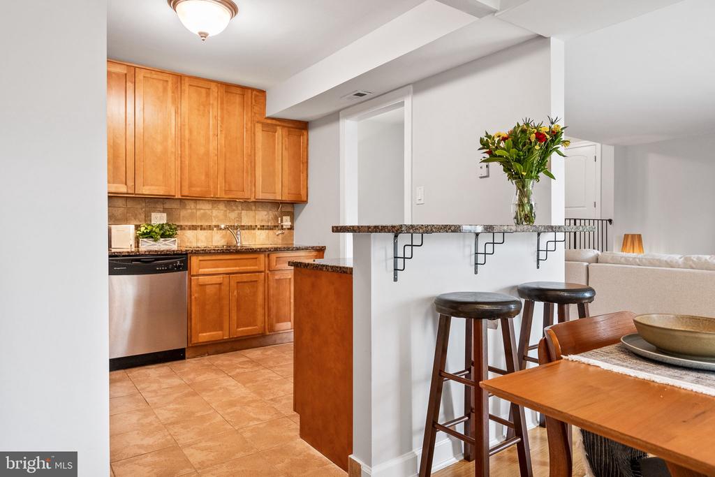 10855 AMHERST AVENUE Unit: 2