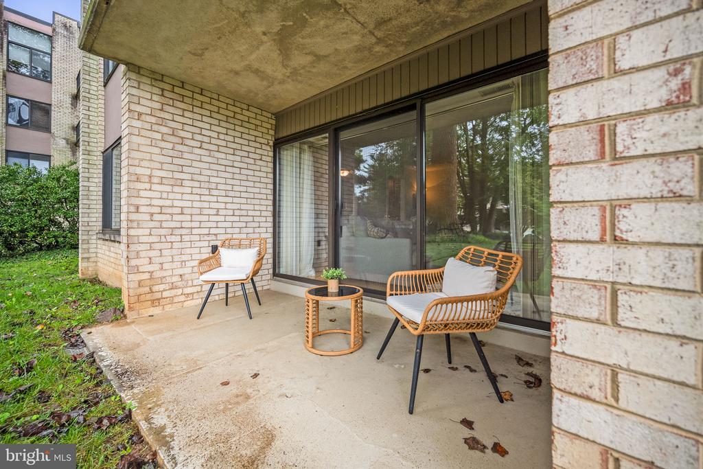 10855 AMHERST AVENUE Unit: 2