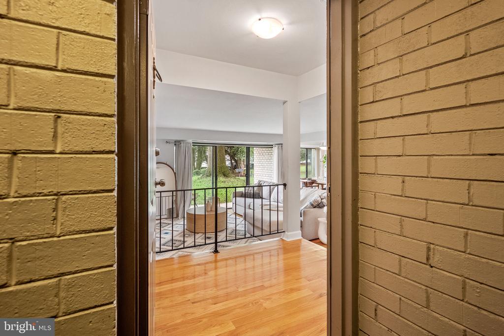 10855 AMHERST AVENUE Unit: 2