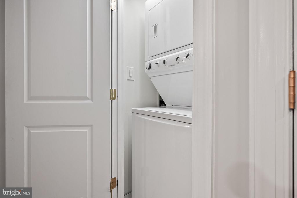 10855 AMHERST AVENUE Unit: 2