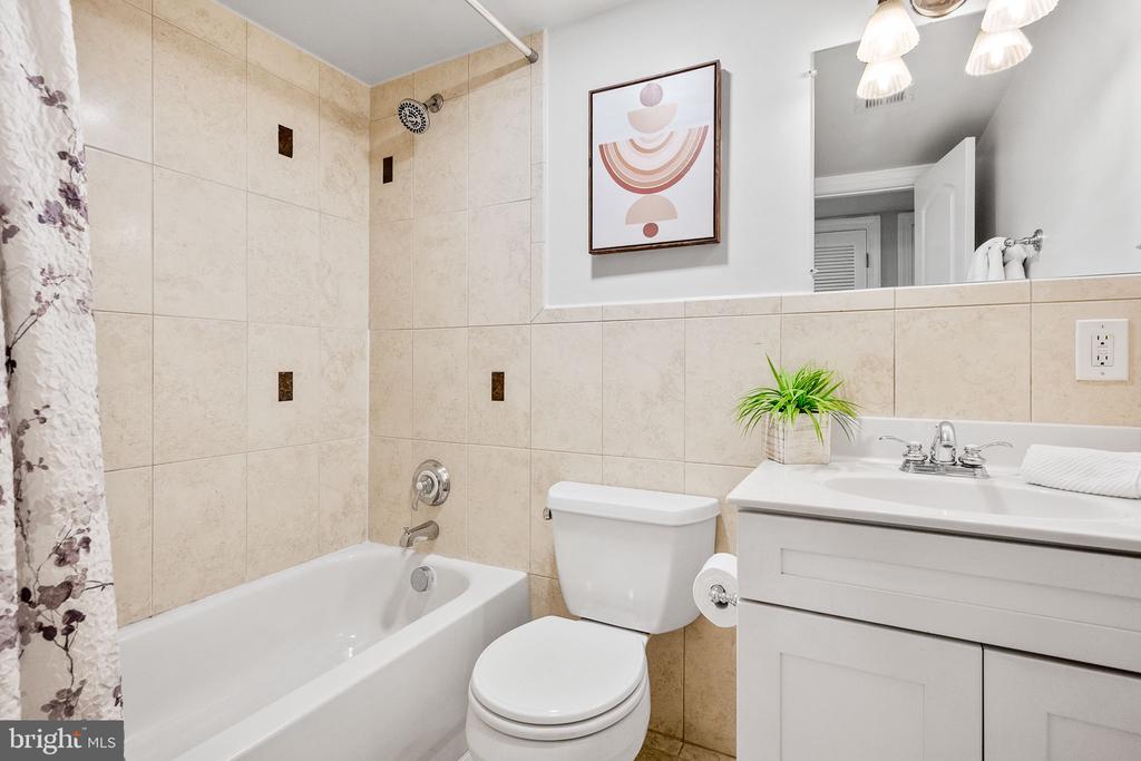 10855 AMHERST AVENUE Unit: 2