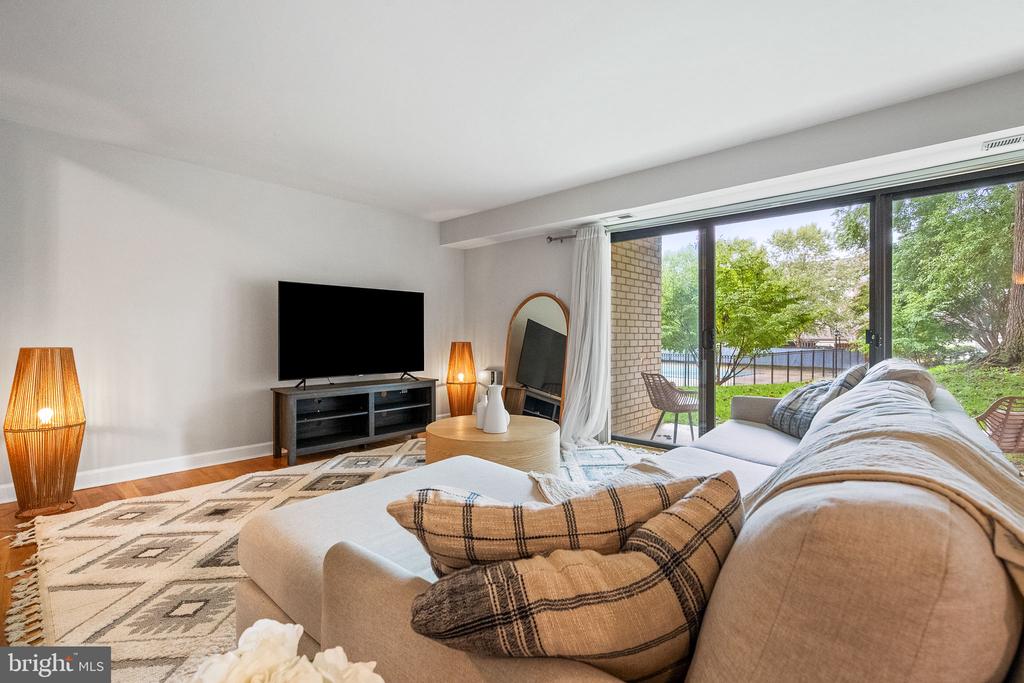 10855 AMHERST AVENUE Unit: 2