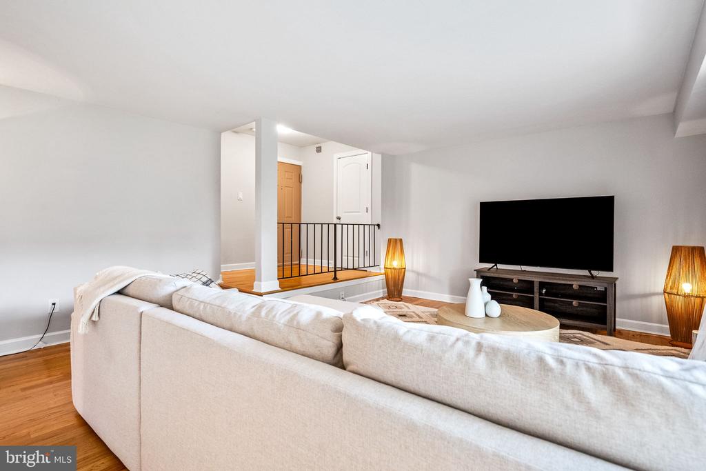 10855 AMHERST AVENUE Unit: 2