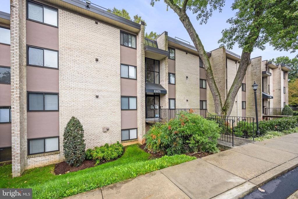 10855 AMHERST AVENUE Unit: 2