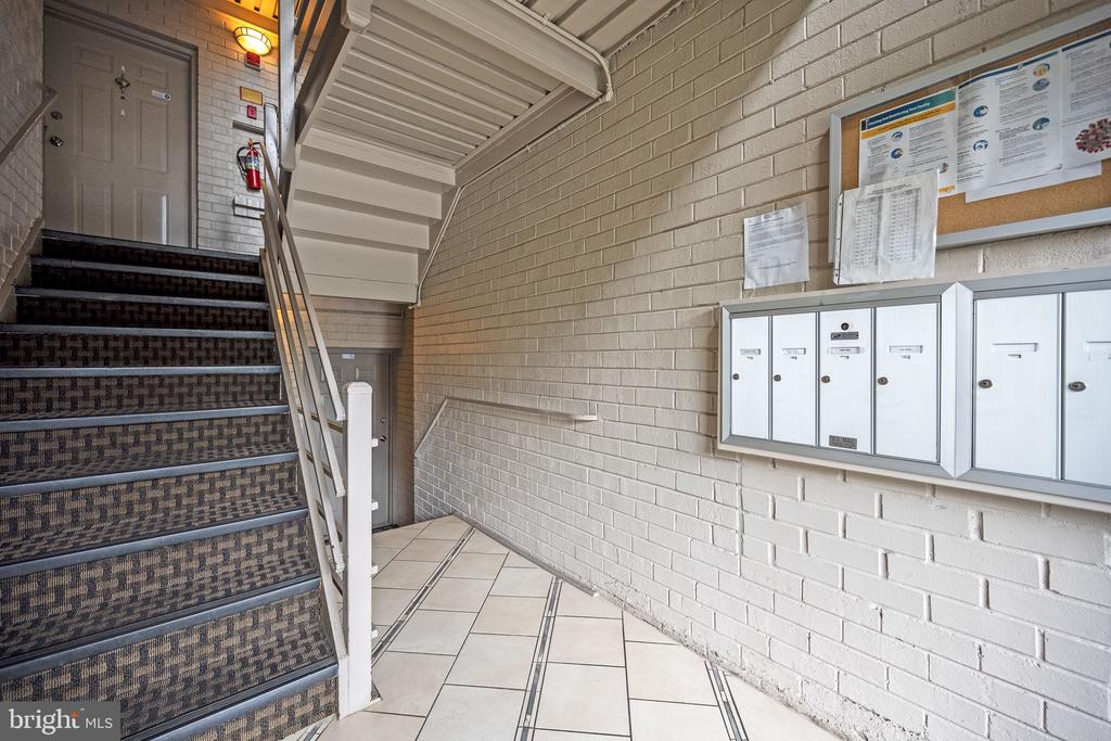 10855 AMHERST AVENUE Unit: 2