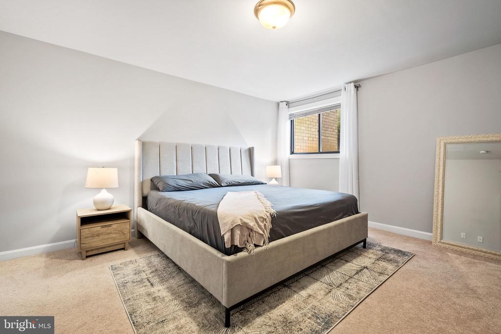 10855 AMHERST AVENUE Unit: 2