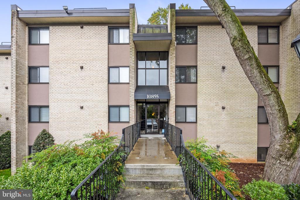 10855 AMHERST AVENUE Unit: 2