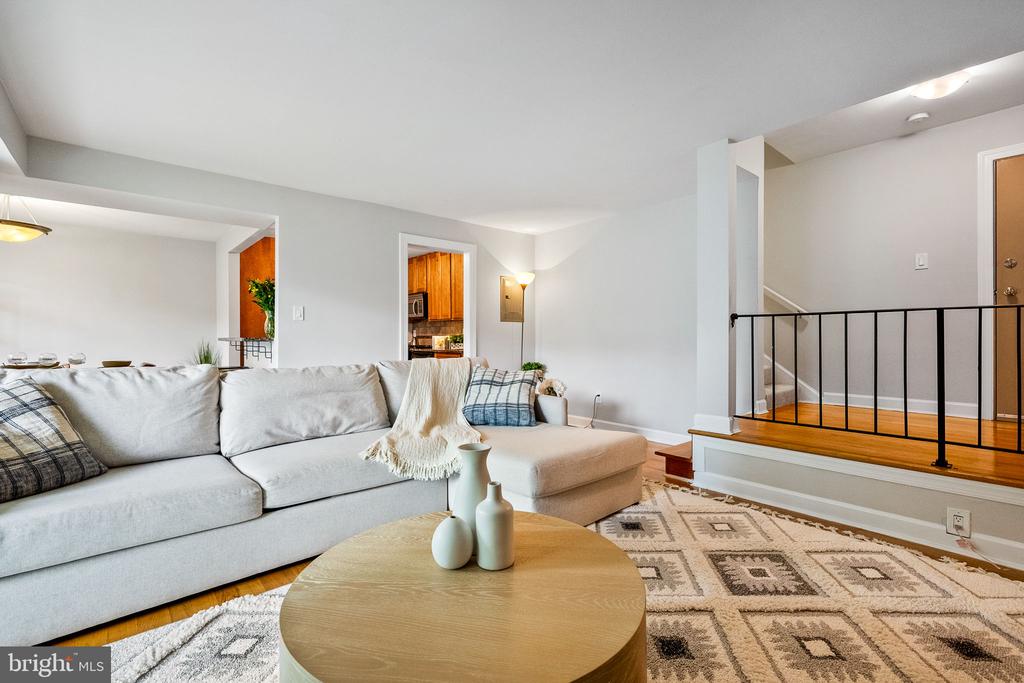10855 AMHERST AVENUE Unit: 2