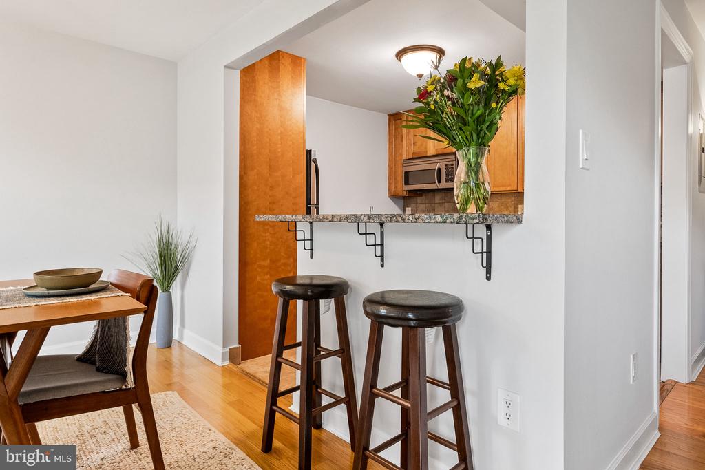 10855 AMHERST AVENUE Unit: 2