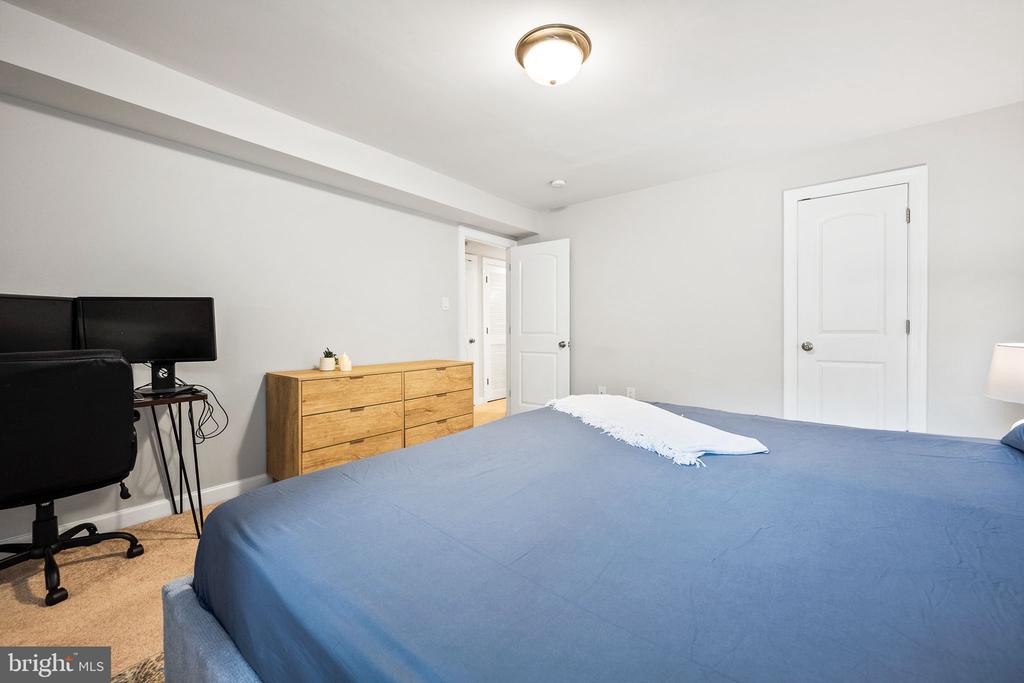 10855 AMHERST AVENUE Unit: 2