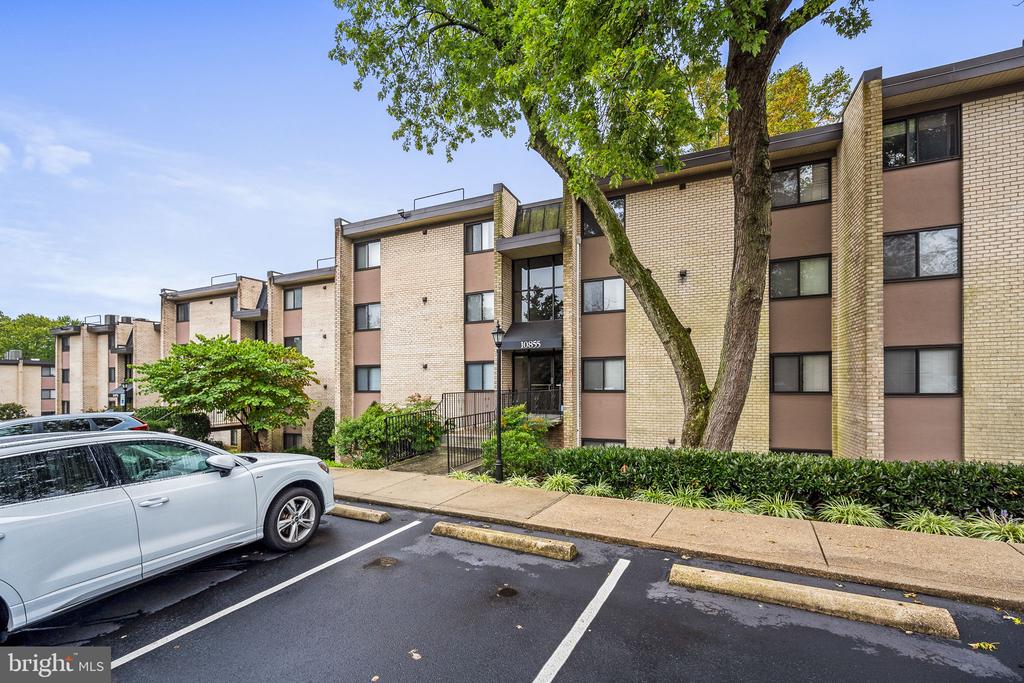 10855 AMHERST AVENUE Unit: 2