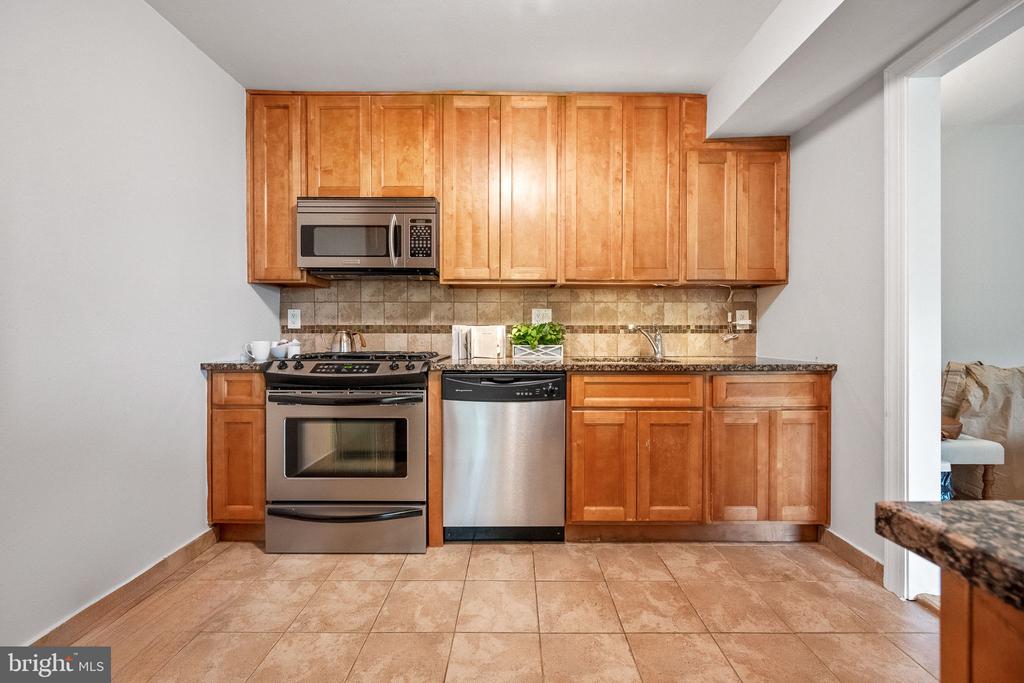 10855 AMHERST AVENUE Unit: 2
