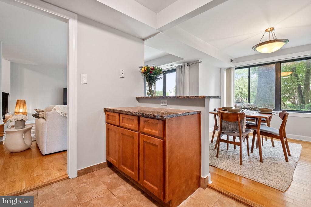 10855 AMHERST AVENUE Unit: 2