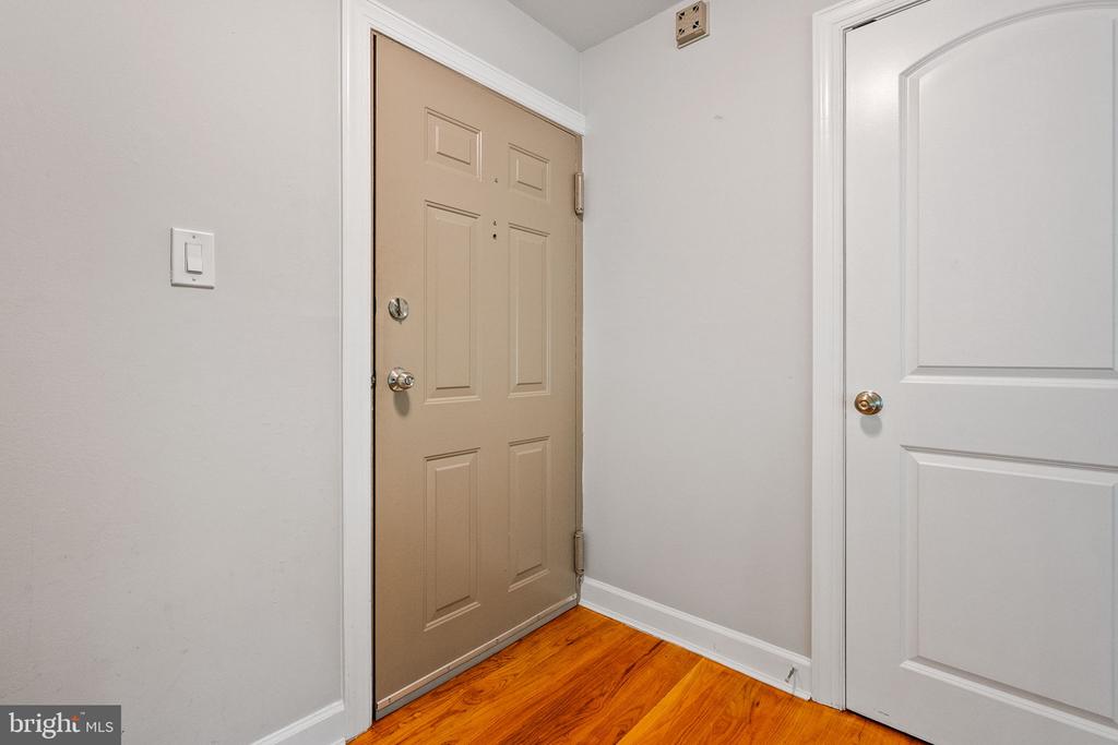 10855 AMHERST AVENUE Unit: 2