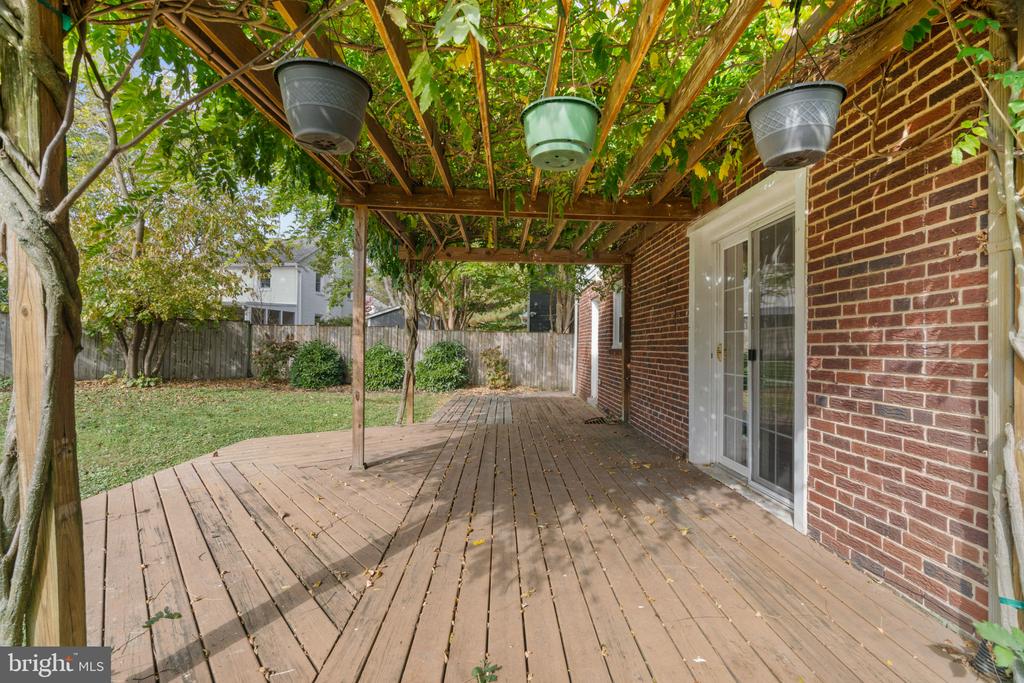 9628 LAWNDALE DRIVE