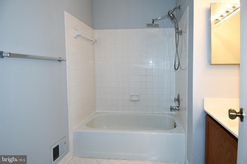 20004 LAKE PARK DRIVE Unit: 113