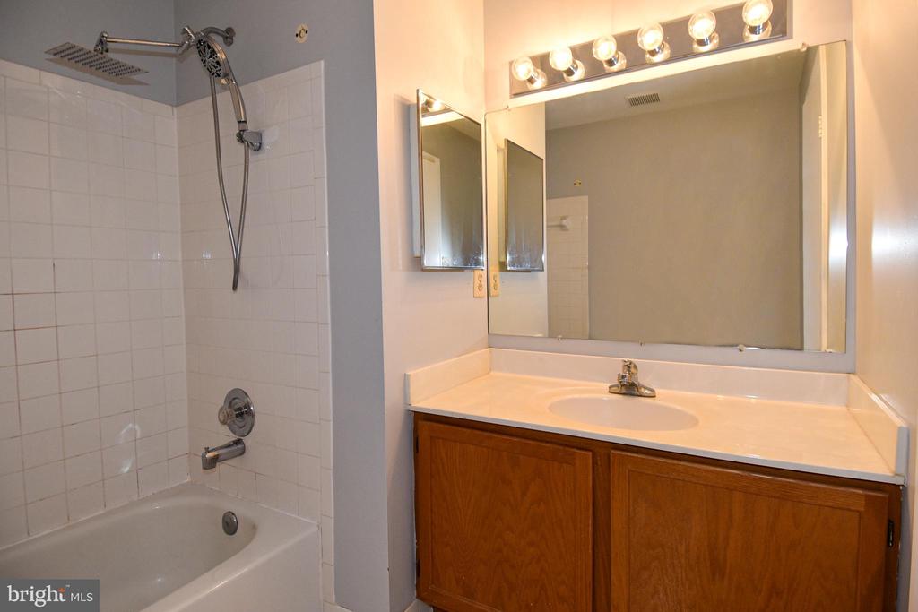 20004 LAKE PARK DRIVE Unit: 113