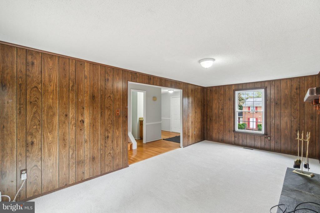 15822 ANAMOSA DRIVE
