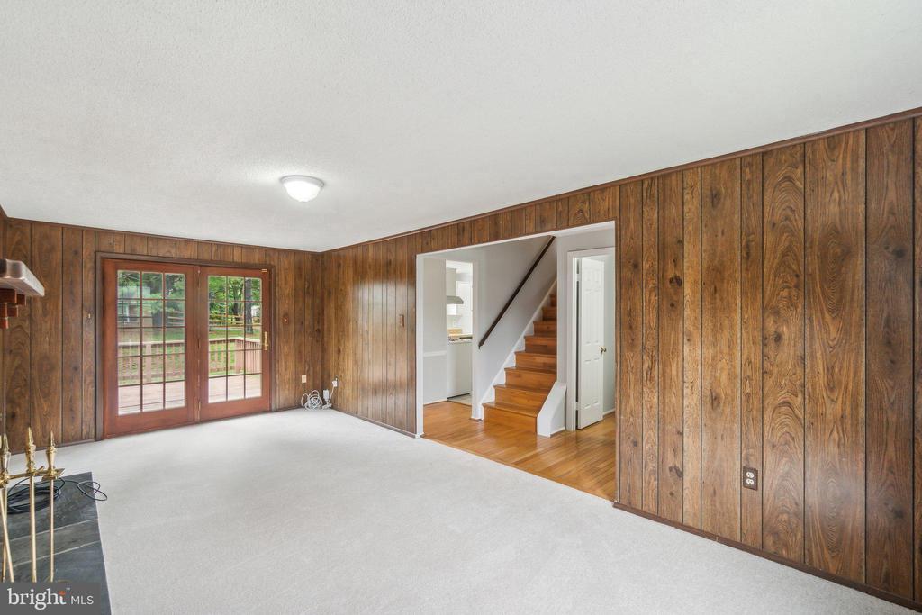 15822 ANAMOSA DRIVE