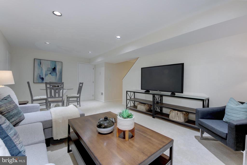 3705 DUPONT AVENUE