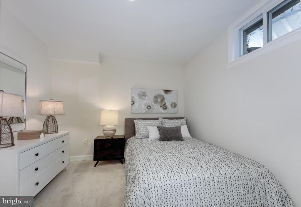 3705 DUPONT AVENUE