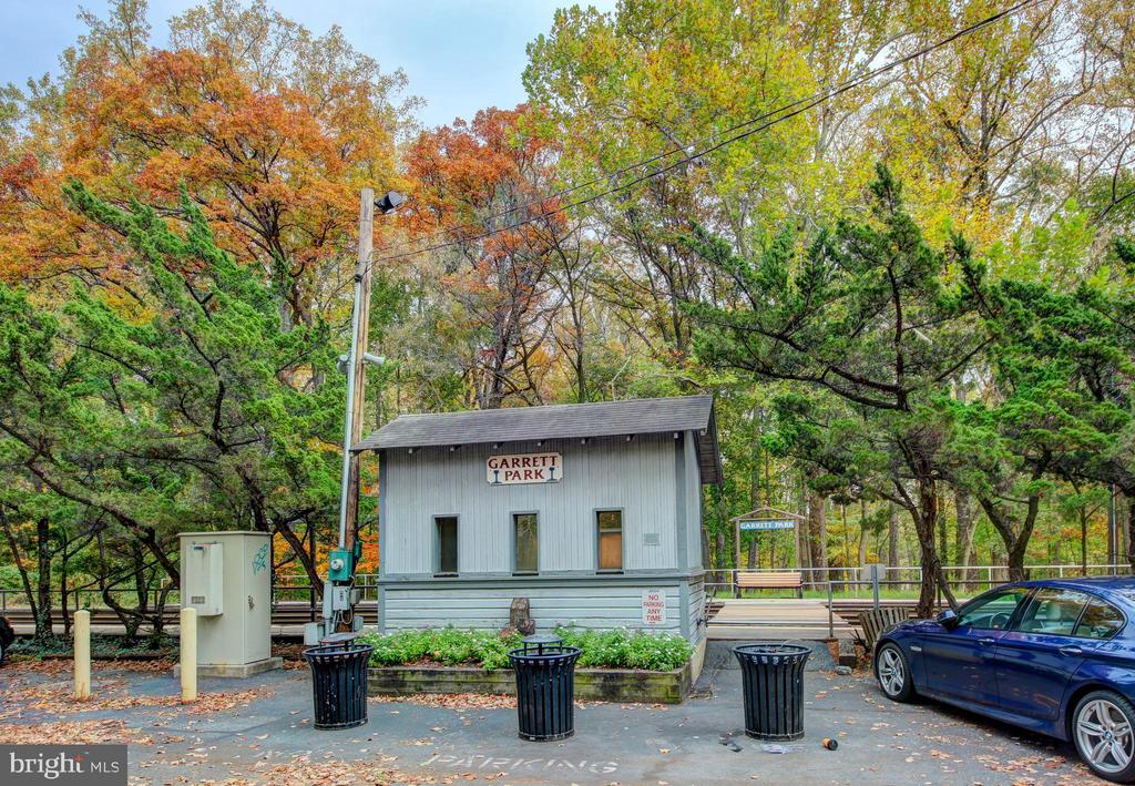 3705 DUPONT AVENUE