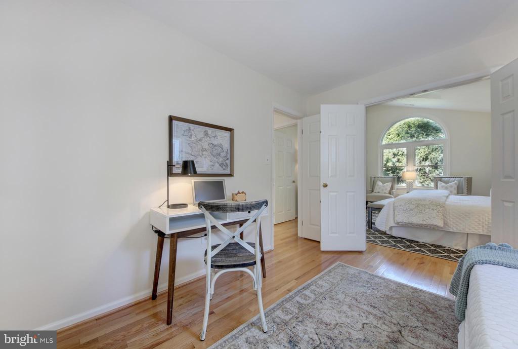 3705 DUPONT AVENUE