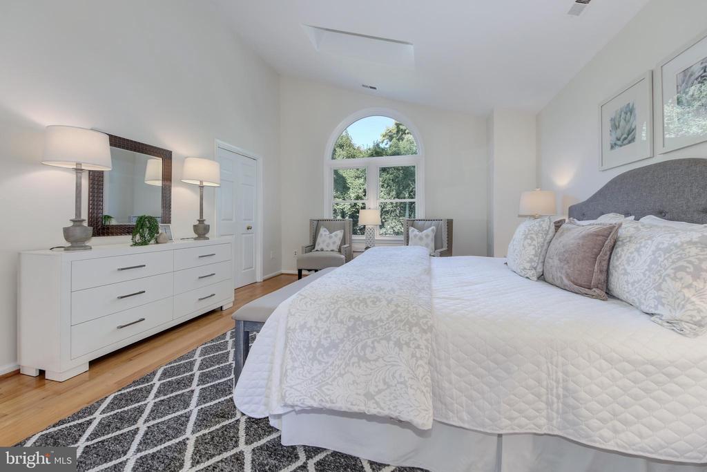 3705 DUPONT AVENUE