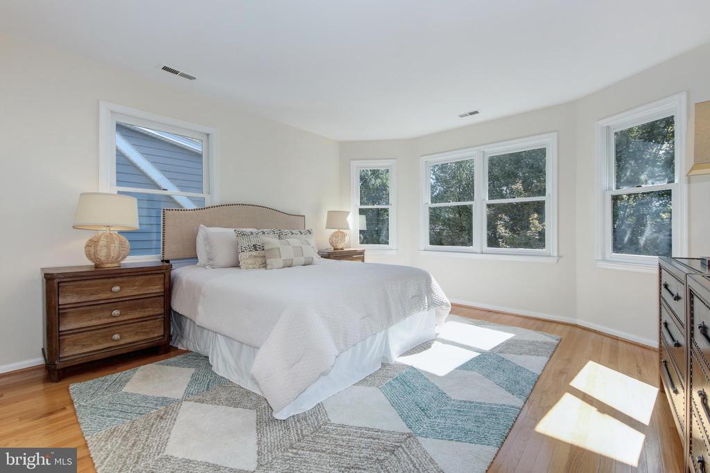 3705 DUPONT AVENUE