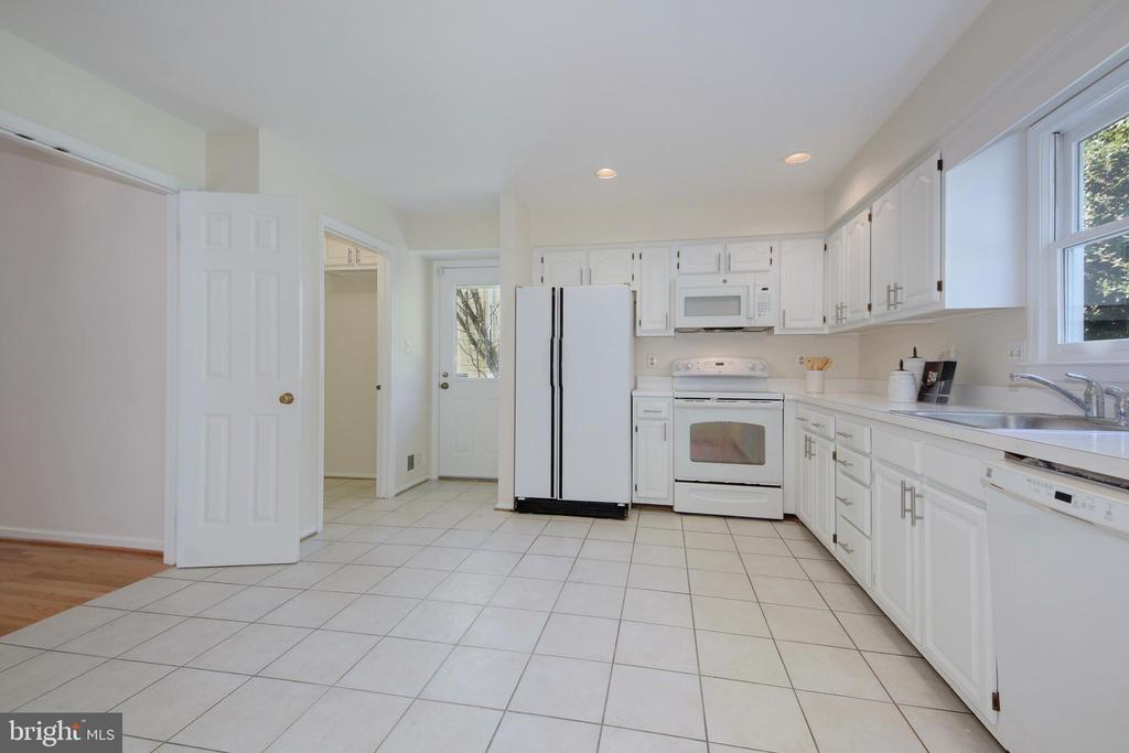 3705 DUPONT AVENUE