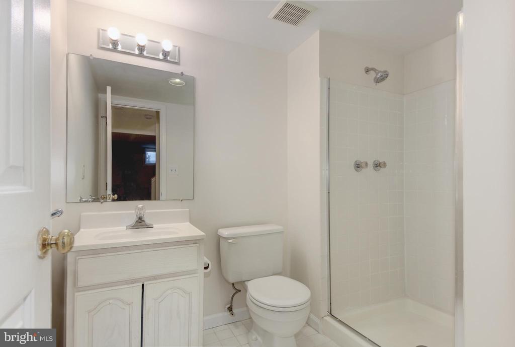 3705 DUPONT AVENUE