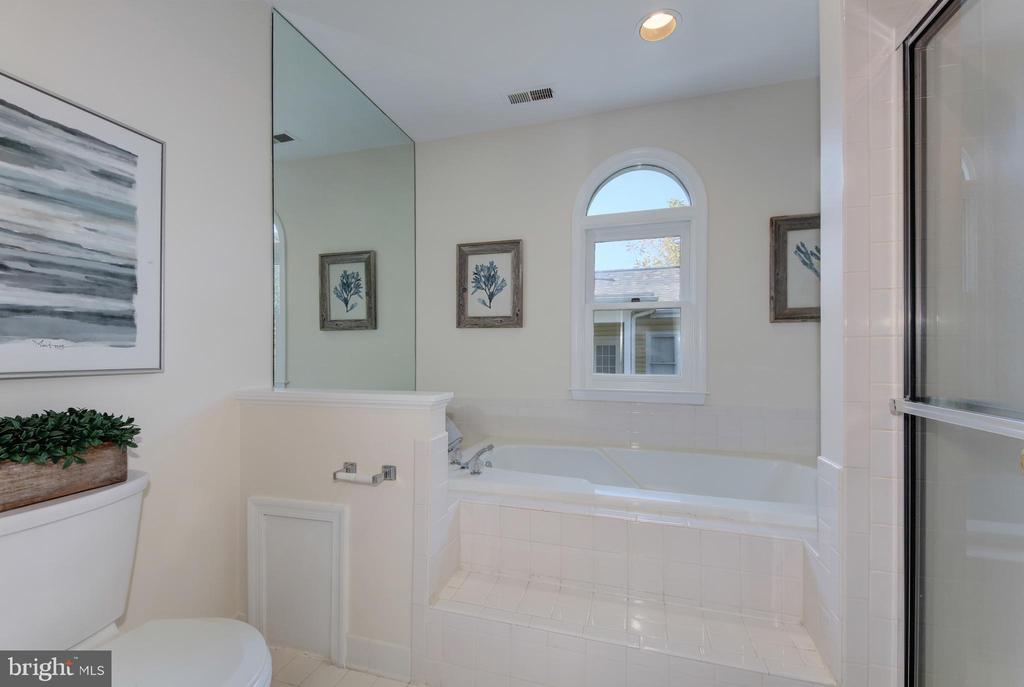 3705 DUPONT AVENUE