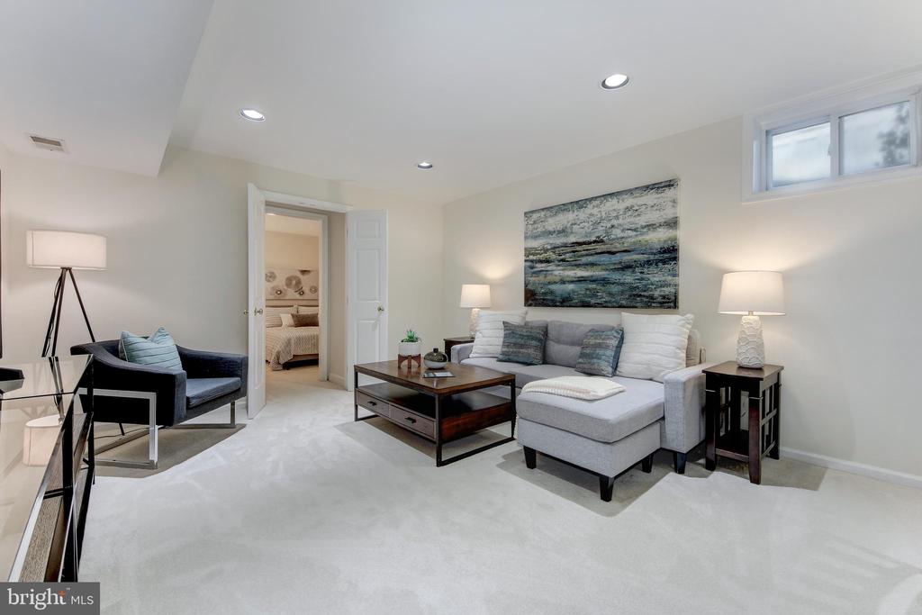 3705 DUPONT AVENUE