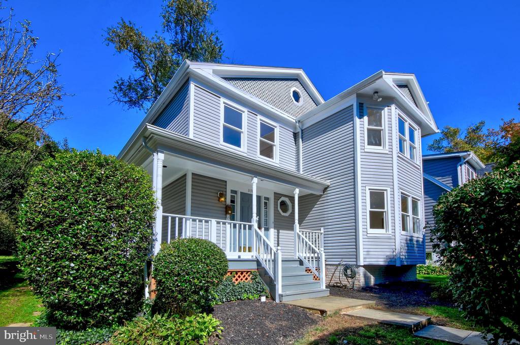 3705 DUPONT AVENUE