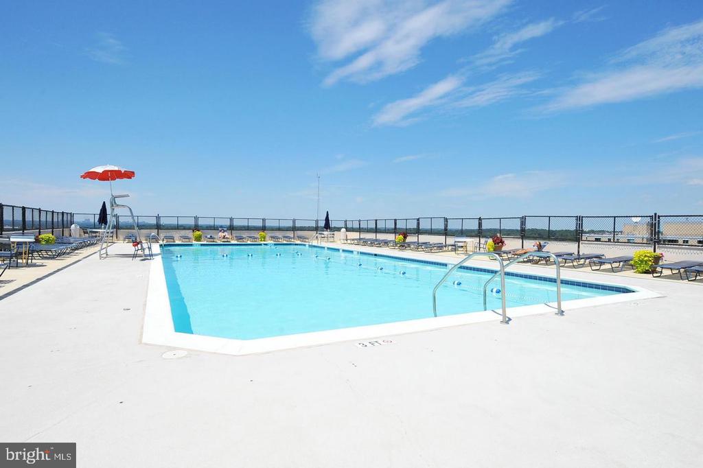 4515 WILLARD AVENUE Unit: 716S