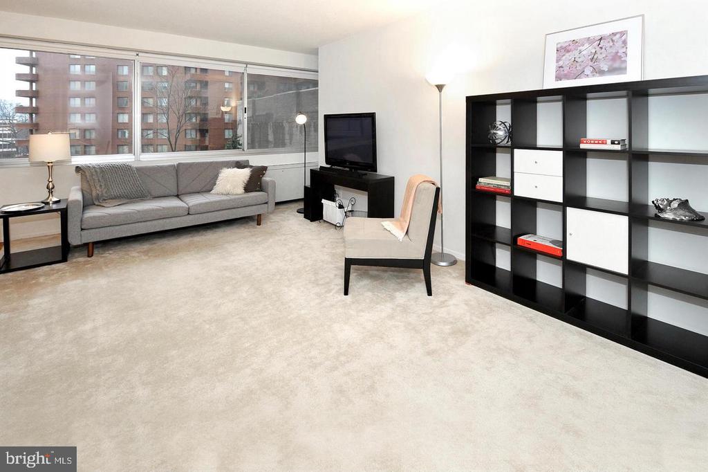 4515 WILLARD AVENUE Unit: 716S