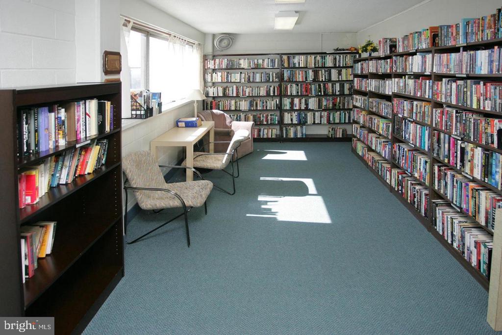 4515 WILLARD AVENUE Unit: 716S